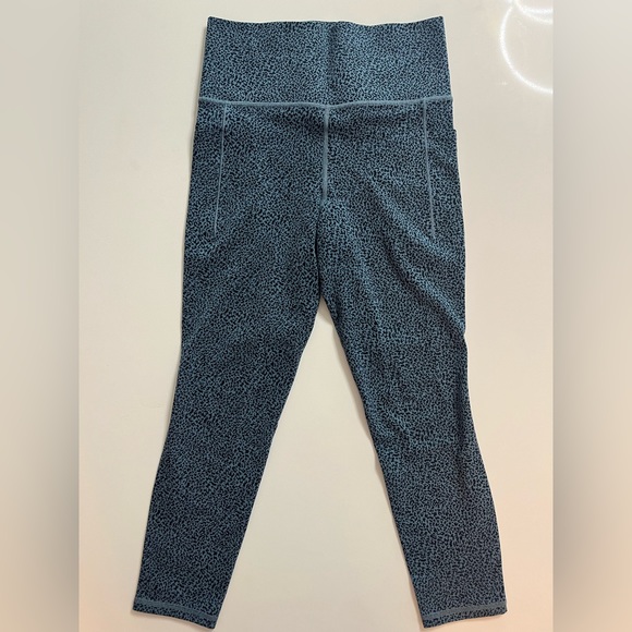 Blue leopard Athleta salutation stash II - Picture 2 of 3